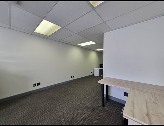 54M² OFFICE TO LET IN DUNKELD WEST